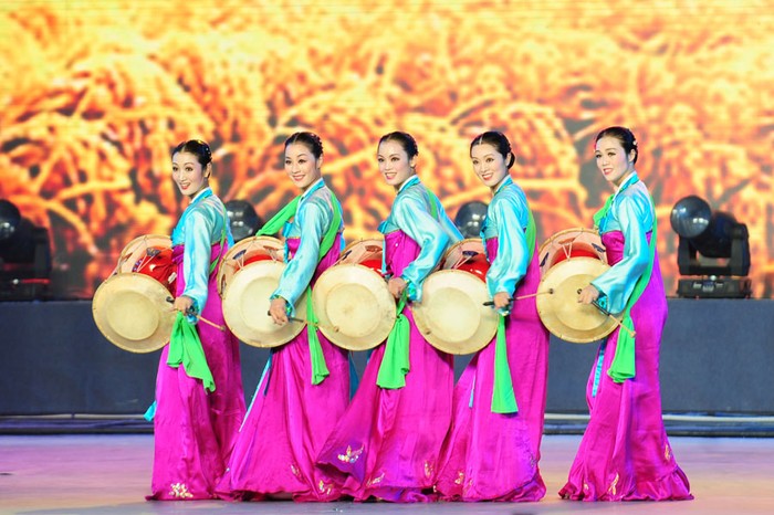 Màn múa trống đặc sắc của các mỹ nữ Triều Tiên